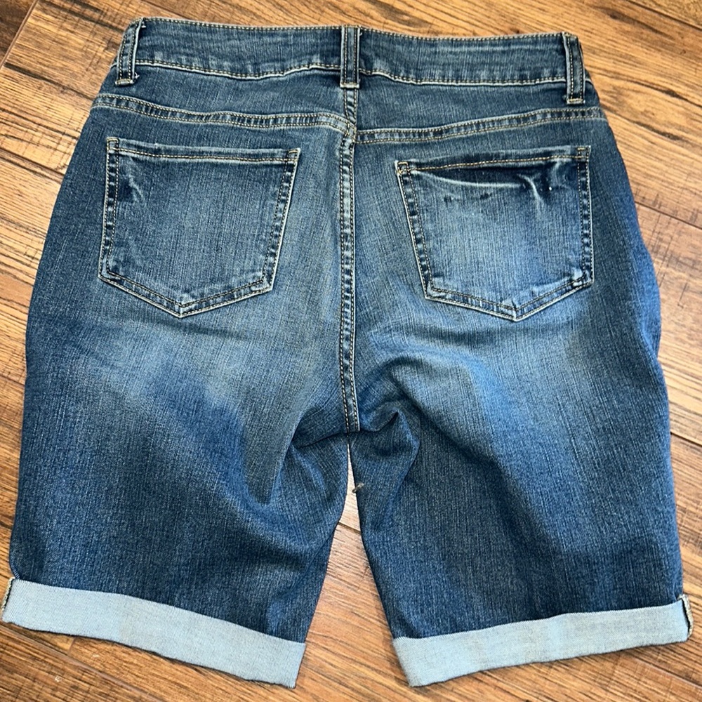 Size 6 Time and Tru Midrise Bermuda Jean Shorts